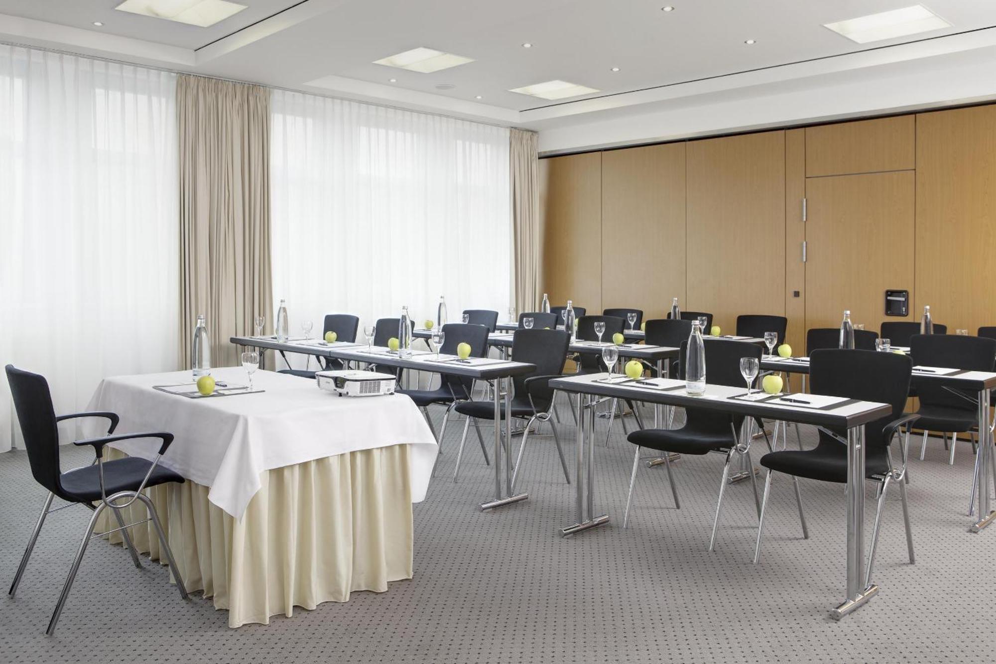 Intercityhotel Berlin Ostbahnhof — Photos 3